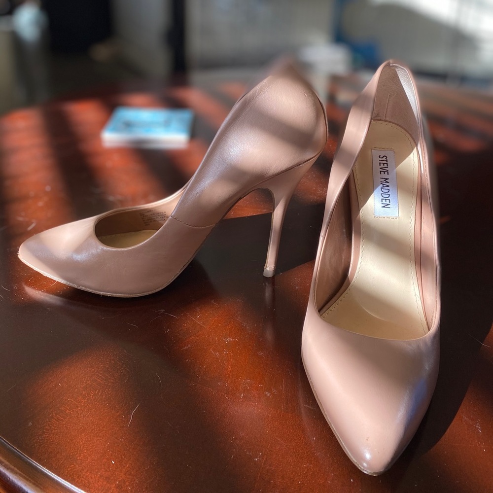 Steve Madden Nude Pumps size 8